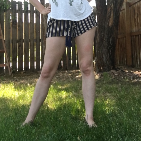 Striped shorts with elastic band - Picture 4 of 4